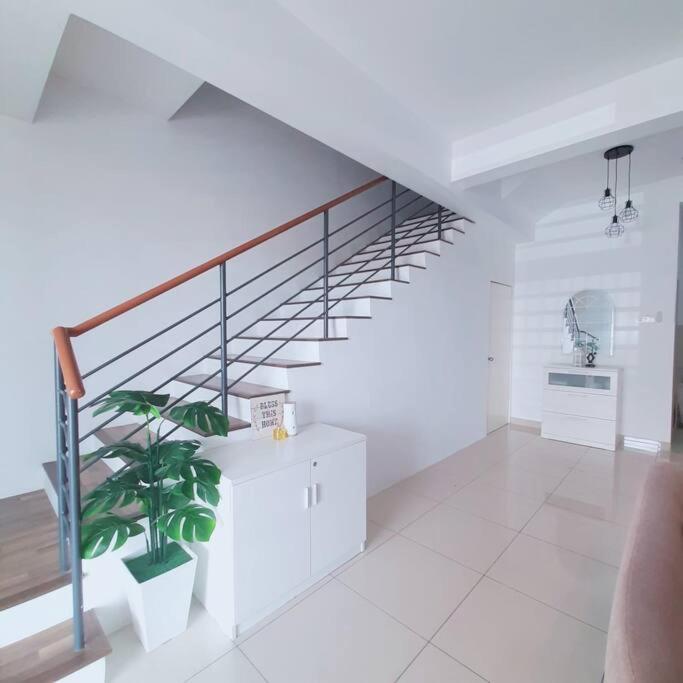 Prima Guest House - Puncak Alam Homestay Mus-Lim Friendly Bandar Puncak Alam Экстерьер фото